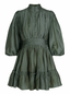Produktbilde front av høst grønn kjole med puffede ermer, knapper og volanger – perfekt som festkjole, cocktailkjole eller til pen hverdagsbruk.