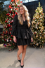 blond modell i tweedkjole med juletrær i bakgrunn. Fest og selskap, julebord